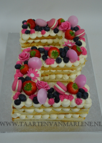 Cijfertaart met vers fruit