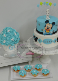 Eerste verjaardag met smash cake en cupcakes